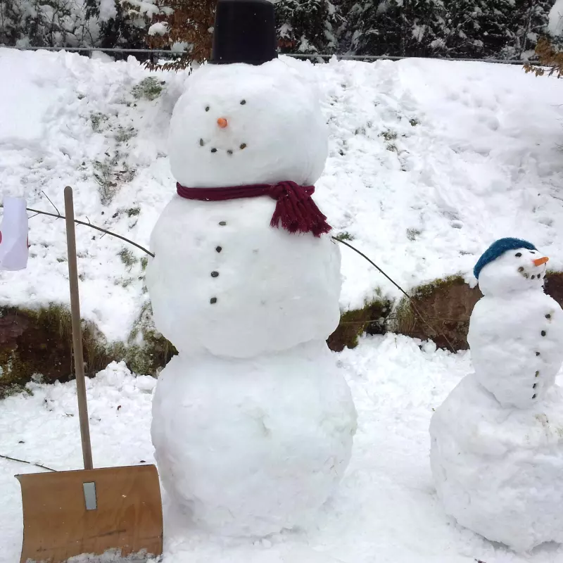 Jugendwerk der AWO Württemberg Kinderwinter Schneemänner