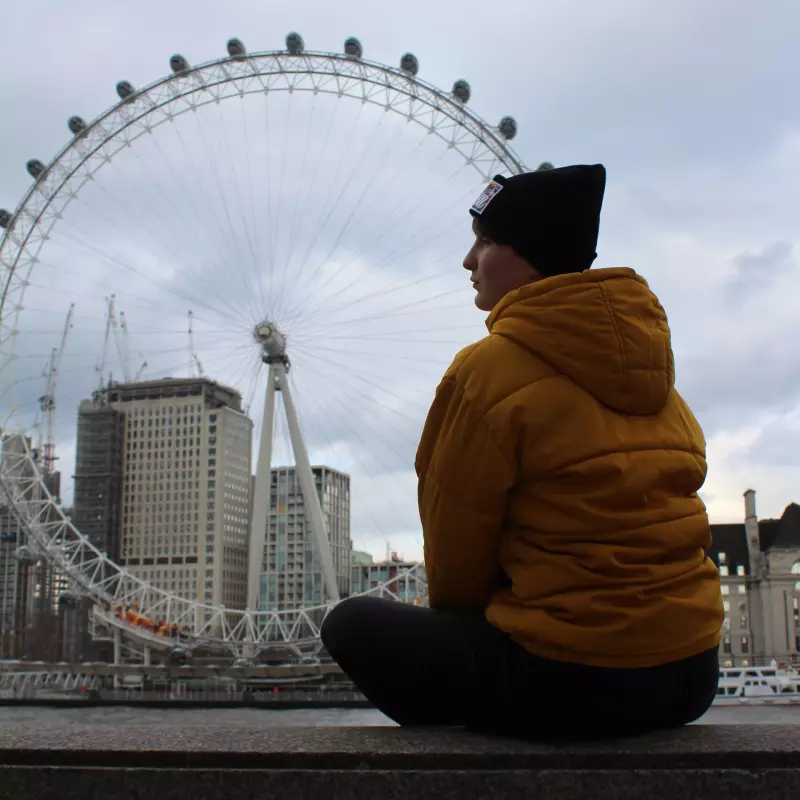 Sprachreise Bournemouth-Mädchen vor London Eye