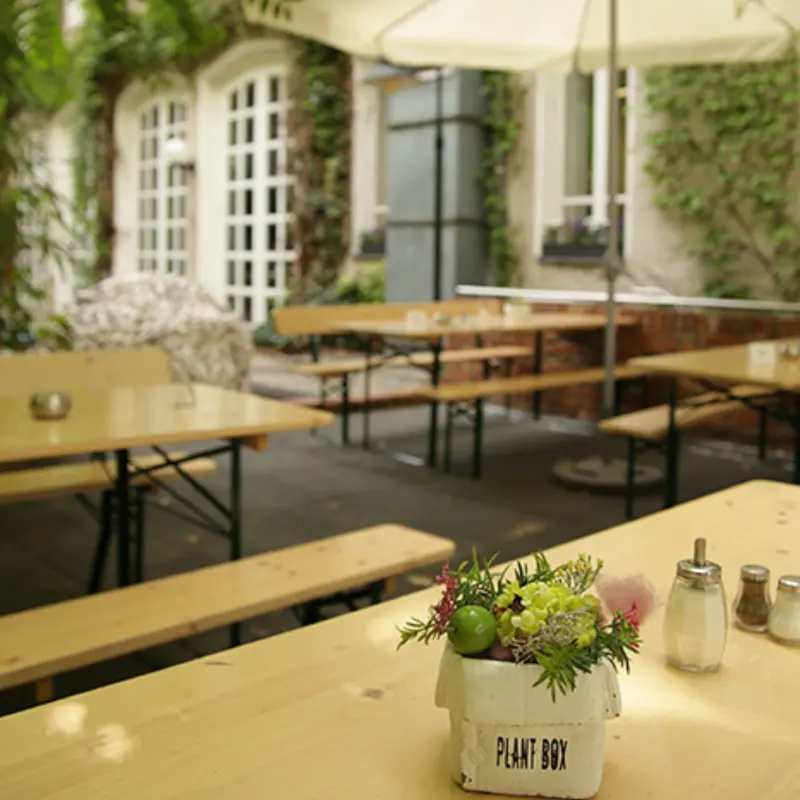 AF Berlin Außen Sommer 1