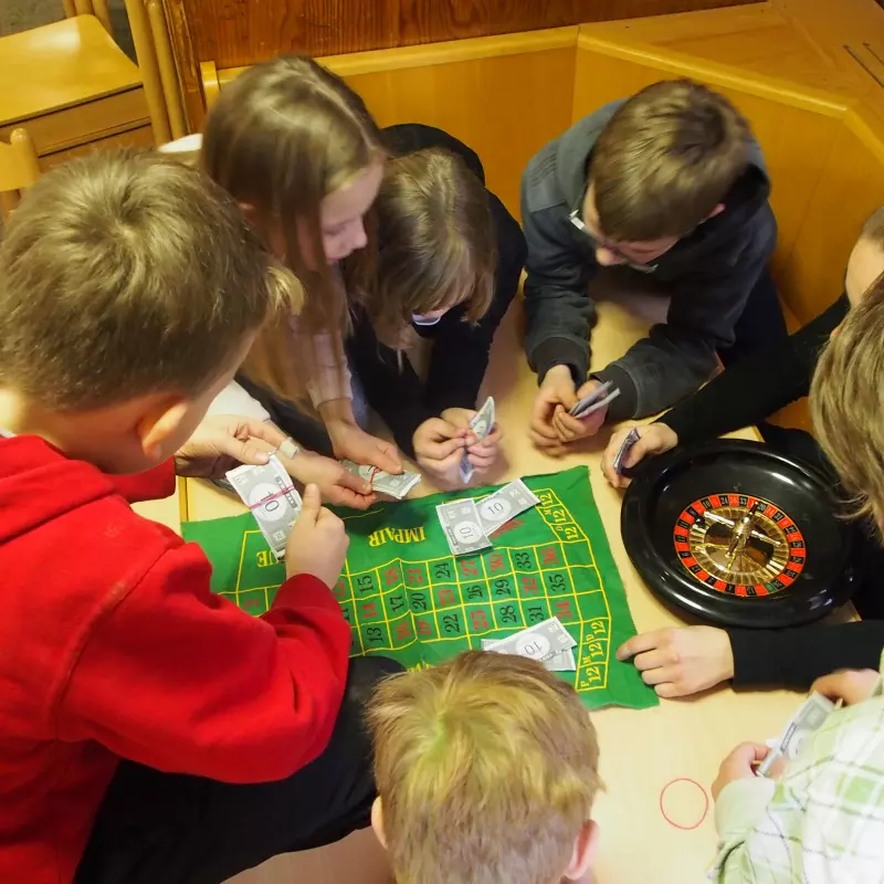 Jugendwerk der AWO Württemberg Kinderwinder Spielen