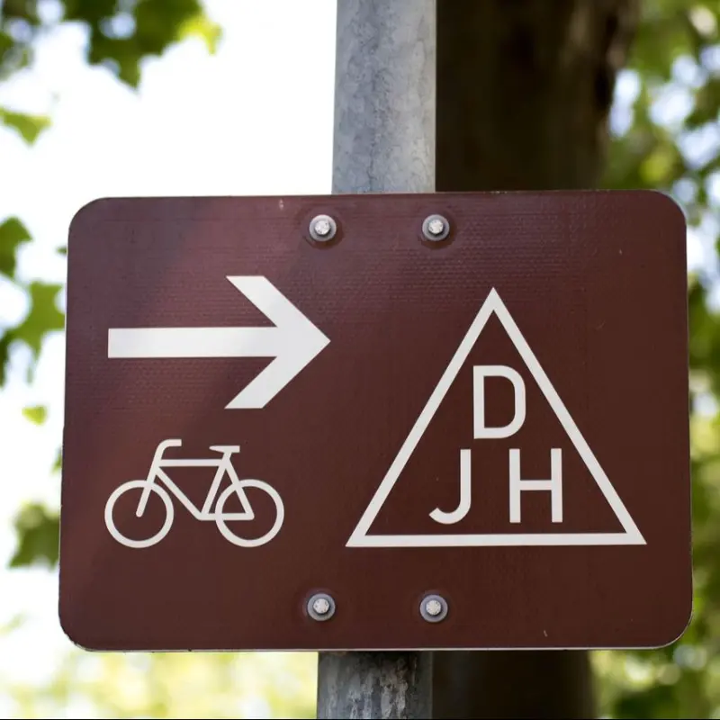 Schild Jugendherberge Wegweiser