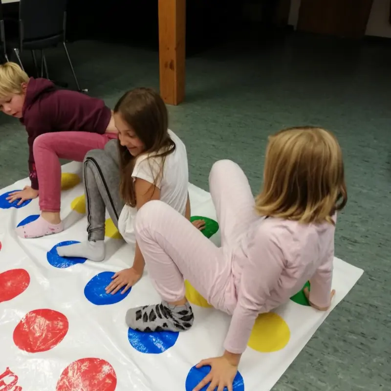 Twister-Spiel Ferienfreizeit