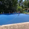 Kinder beim Wasserspielen